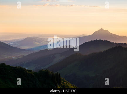 Vue depuis Riedberger Horn de Grünten, lumière du matin, de l'Allgäu Hörnergruppe, supérieur, Allgäu, souabe, Bavière, Allemagne Banque D'Images