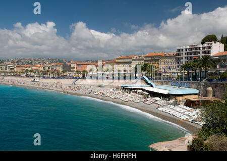 Sur Nice et de la plage, Nice, Côte d'Azur, Provence, France, Europe Banque D'Images