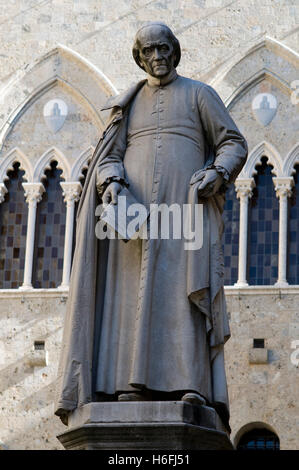 Statue de Sallustio Bandini sur la Piazza Salimbeni, Sienne, Toscane, Italie, Europe Banque D'Images