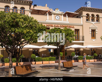 Hébergement à l'hôtel Casa Consistorial, Fuengirola. Costa del Sol, Malaga province. Andalousie Espagne. L'Europe Banque D'Images