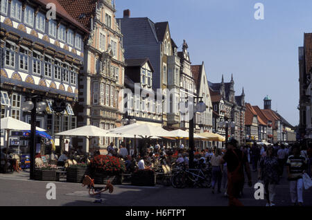 Allemagne, Basse-Saxe, Hameln, maisons à l'Osterstreet, vue de l'Stiftsherrenhouse Leisthouse et le. Banque D'Images