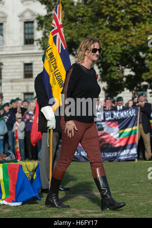 Les gens assistent à un juge pour Marine rassemblement à la place du Parlement, Londres, à l'appui du Sergent Alexander Blackman, qui a reçu une peine d'emprisonnement à vie il y a trois ans après avoir tué un prisonnier blessé à bout portant avec un pistolet 9 mm dans la province d'Helmand au cours de septembre 2011. Banque D'Images