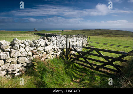 St Helen's Church sur Lundy Island à partir de l'ancien phare Banque D'Images