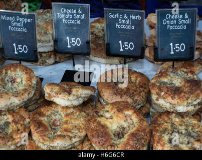 Cake stand à vendredi Street Market, Brentwood, Essex Banque D'Images