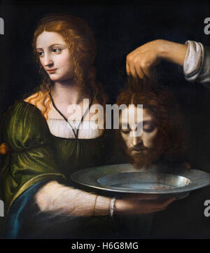 Salome avec le chef de Jean-Baptiste par Bernardino Luini (c.1480-1532), huile sur panneau, début 1500s. Banque D'Images