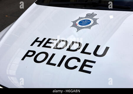 Heddlu la police de Nouvelle-Galles du Sud livrée véhicule bilingue au pays de Galles Cardiff Royaume Uni Banque D'Images