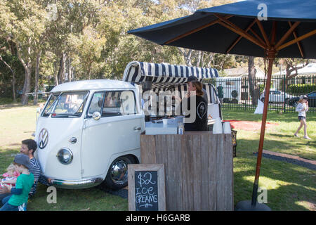 4400 converti van utilisé pour vendre du café et des glaces à Sydney, Australie Banque D'Images