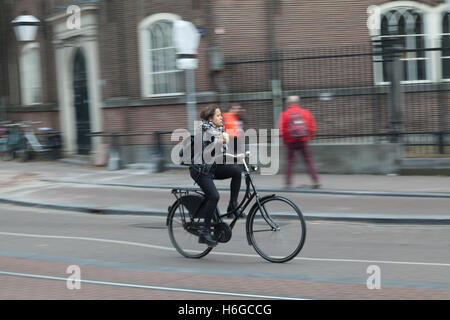 Cycliste à Amsterdam Banque D'Images