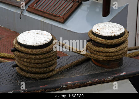 Vieux bateau corde treuil. Vieux bateau treuil. Banque D'Images