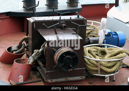 Vieux bateau corde treuil. Vieux bateau treuil. Banque D'Images