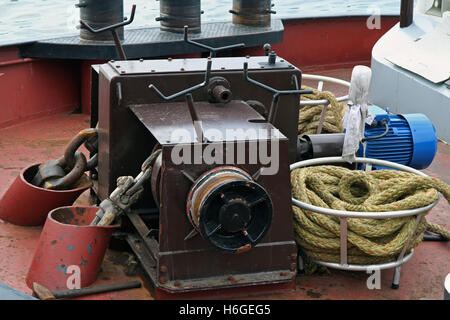 Vieux bateau corde treuil. Vieux bateau treuil. Banque D'Images