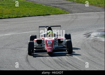 Monza, Italie. 29 Oct, 2016. Mick Schumacher en qualifications du championnat de F4 italienne au circuit de Monza. Credit : Gaetano Piazzolla/Pacific Press/Alamy Live News Banque D'Images