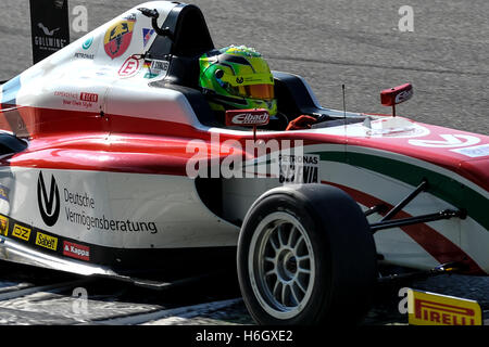 Monza, Italie. 29 Oct, 2016. Mick Schumacher en qualifications du championnat de F4 italienne au circuit de Monza. Credit : Gaetano Piazzolla/Pacific Press/Alamy Live News Banque D'Images