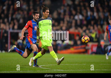 Le centre de Liverpool, Roberto Firmino marque son quatrième but de la partie au cours de la Premier League match à Selhurst Park, Londres. Banque D'Images