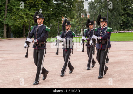 Des soldats de la garde du Roi au Palais Royal, Oslo, Norvège Banque D'Images