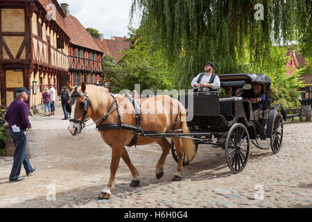 Un cheval et un chariot à Den Gamle By, Aarhus, Danemark Banque D'Images