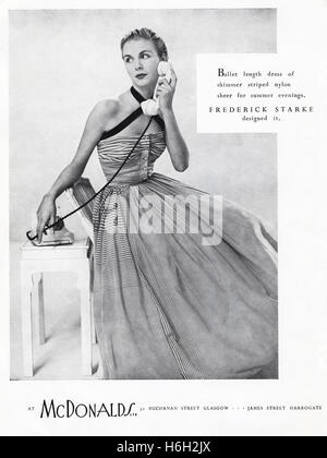 1950 annonce publicitaire de l'original old vintage magazine anglais daté 1953 Publicité pour mesdames summer mode par Frederick Starke de McDonalds de Glasgow & Harrogate Banque D'Images