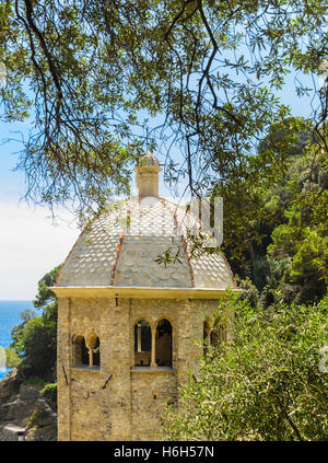 Dôme de l'abbaye de San Fruttuoso de Camogli en Italie Banque D'Images