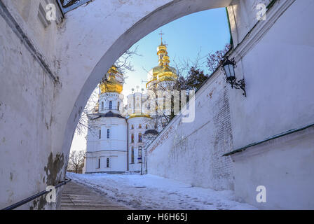 Cathédrale de la Dormition du monastère de la Laure de Pechersk de Kiev en hiver Banque D'Images