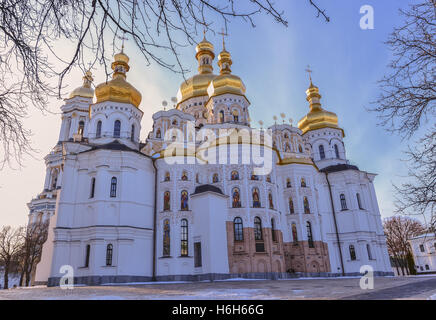 Cathédrale de la Dormition du monastère de la Laure de Pechersk de Kiev et grande Laure clocher en hiver Banque D'Images