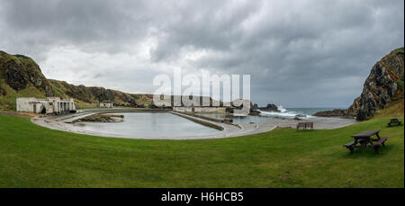 Tarlair piscine mer piscine datant de 1931, Macduff, Banffshire (maintenant l'Aberdeenshire) en Ecosse, Royaume-Uni Banque D'Images