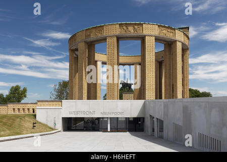 Nieuwpoort Bad Berka Museum et le Roi Albert I monument avec statue équestre, Nieuport, Flandre occidentale, Flandre orientale, Belgique Banque D'Images