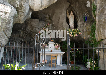 Notre Dame de Lourdes, dans le village de montagne de Triora, Ligurie, Italie, Europe Banque D'Images