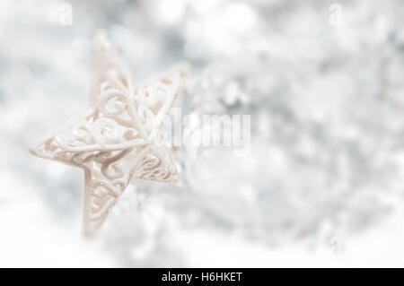 L'argent l'étoile de Noël avec de la neige fond effet Banque D'Images