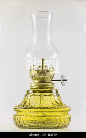 Classic lampe avec verre de cheminée convexe. Utilisent couramment dans le passé avant que l'électricité a été inventé. Banque D'Images