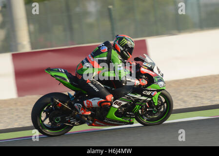 Le circuit de Losail au Qatar, Doha. 29 octobre 2016. Tom Sykes qui fait de la moto pour Kawasaki ZX-10R au cours de la ronde finale de la FIM 2016 Championnat du Monde Superbike Crédit : Gina Layva/Alamy Live News Banque D'Images