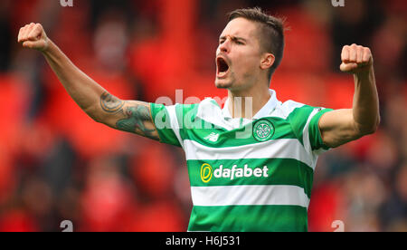 Pittodrie Stadium, Aberdeen, Ecosse. 29 Oct, 2016. Scottish Premier League. Aberdeen contre Celtic. Mikael Lustig Credit : Action Plus Sport/Alamy Live News Banque D'Images