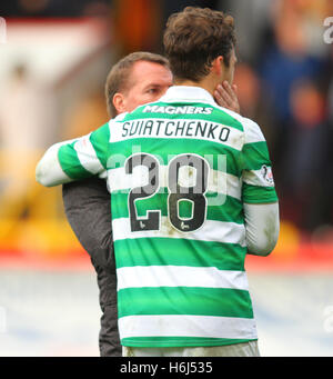 Pittodrie Stadium, Aberdeen, Ecosse. 29 Oct, 2016. Scottish Premier League. Aberdeen contre Celtic. Erik Sviatchenko et Brendan Rodgers : Action Crédit Plus Sport/Alamy Live News Banque D'Images