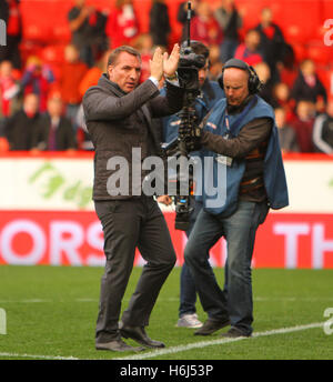 Pittodrie Stadium, Aberdeen, Ecosse. 29 Oct, 2016. Scottish Premier League. Aberdeen contre Celtic. Brendan Rodgers se félicite de l'appui à l'Action : Crédit Plus Sport/Alamy Live News Banque D'Images