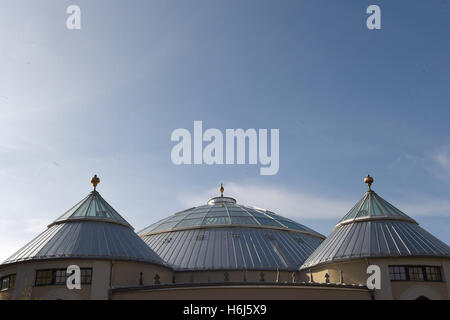 Munich, Allemagne. 28 Oct, 2016. Le nouveau toit de la maison de l'éléphant rénové vu à l'ouverture à la zoo Tierpark Hellabrunn de Munich, Allemagne, 28 octobre 2016. Photo : FELIX HOERHAGER/dpa/Alamy Live News Banque D'Images