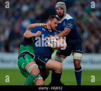 RDS Arena, Dublin, Irlande. 29 Oct, 2016. Pro12 Rugby Guinness. Leinster contre le Connacht. Cian Healy (Irlande du Nord) est abordé. Credit : Action Plus Sport/Alamy Live News Banque D'Images