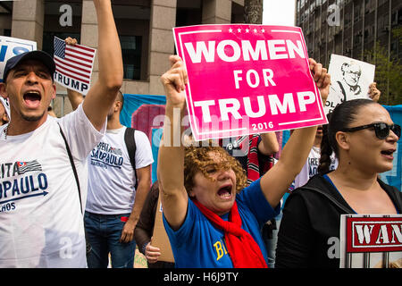 Sao Paulo, Brésil - le 29 octobre 2016, un groupe de partisans de Donald Trump se sont réunis pour un rallye Pro-Trump sur l'Avenue Paulista à Sao Paulo au Brésil. Banque D'Images