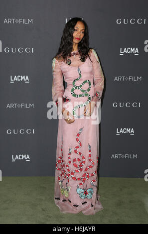 LOS ANGELES, CA - le 29 octobre : Zoe Saldana assiste au LACMA Art  + Film 2016 Gala Robert Irwin et Kathryn Bigelow présenté par Gucci au LACMA le 29 octobre 2016 à Los Angeles, Californie. (Crédit : Parisa Afsahi/MediaPunch). Banque D'Images