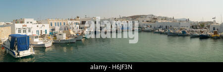 Port de Naoussa à l'île de Paros en Grèce. Banque D'Images