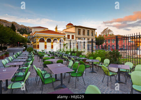 Coffee shop à Plaka tôt le matin, Athènes. Banque D'Images