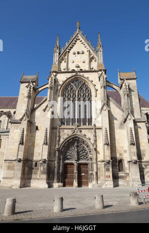 Façade de Basilique Saint-remi, Reims, France. Banque D'Images