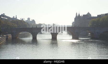 Le Pont Neuf le matin, Paris, France. Banque D'Images