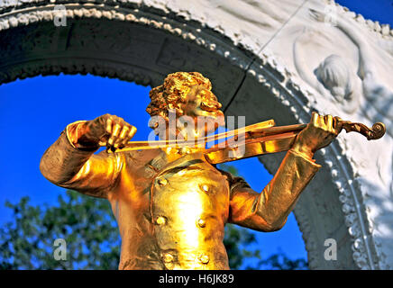 Golden Strauss monument au Stadtpark, Vienne, Autriche Banque D'Images