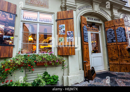 Restaurant Prague, bière maison alostransky', 'MHostinec Malostranske Namesti, Mala Strana, Prague, République Tchèque Banque D'Images