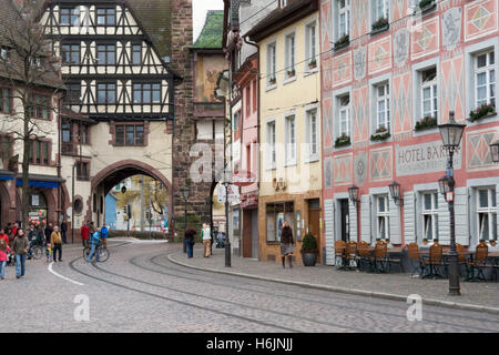 Ville historique avec porte Schwabentor, souabe, Freiburg, Forêt Noire, Bade-Wurtemberg Banque D'Images