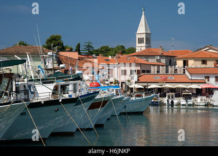 Port et paysage urbain, Porec, Istrie, Croatie, Europe Banque D'Images