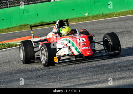 MicK Schumacher en actions au cours de la race1 pour l'Italien F4 Championship au circuit de Monza (Photo par Gaetano Piazzolla/Pacific Press) Banque D'Images