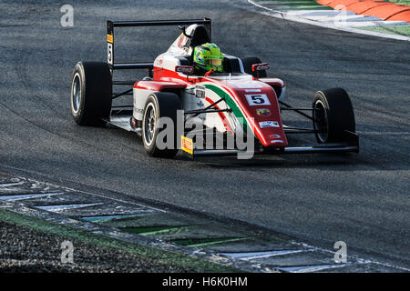 MicK Schumacher en actions au cours de la race1 pour l'Italien F4 Championship au circuit de Monza (Photo par Gaetano Piazzolla/Pacific Press) Banque D'Images