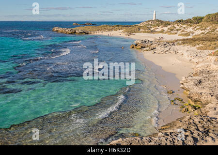 Le Bassin, Pinky Beach et phare de Bathurst à Rottnest Island, près de Perth en Australie occidentale. Banque D'Images