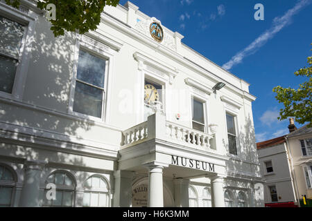 La Willis Museum, l'ancienne Mairie, Place du marché, Basingstoke, Hampshire, England, United Kingdom Banque D'Images