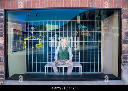 Un modèle de cire que le joker de Heath Ledger dans une fenêtre d'affichage à la rue Movieland Wax Museum, à Niagara Falls, Canada Banque D'Images